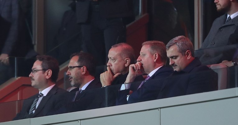 Igrači Bašakšehira htjeli su nastaviti utakmicu, ali zaustavio ih je turski diktator