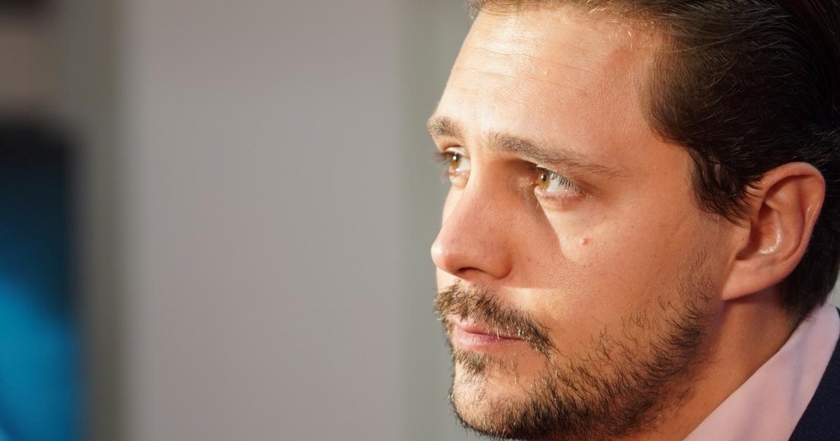 Trebao je biti zvijezda 3. sezone Bijelog lotosa. Sve je propalo zbog podrške Rusiji