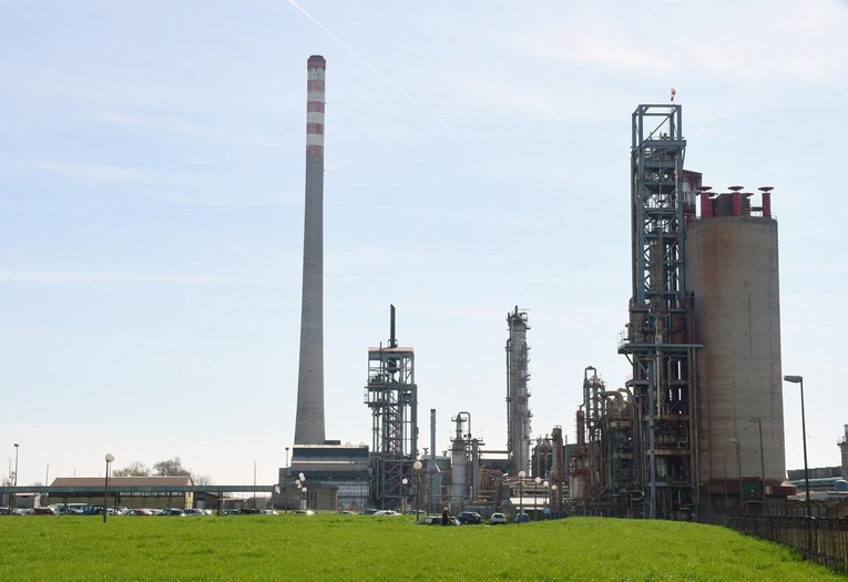 Sindikalisti Petrokemije: Zahtijevamo pokretanje proizvodnje