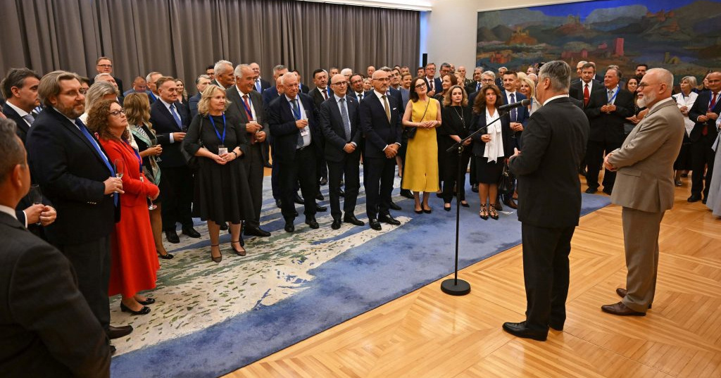 Milanović ugostio stotinjak hrvatskih veleposlanika i konzula