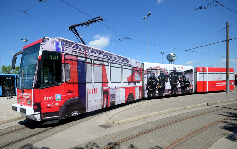 150 godina vatrogasaca u Zagrebu: U promet pušten tramvaj s vatrogasnim motivima