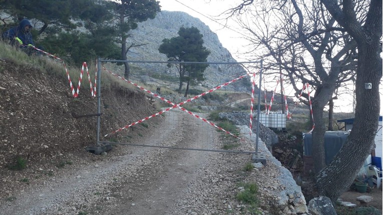 Dalmatinci poljskim putevima zaobilaze policijske blokade prema Splitu