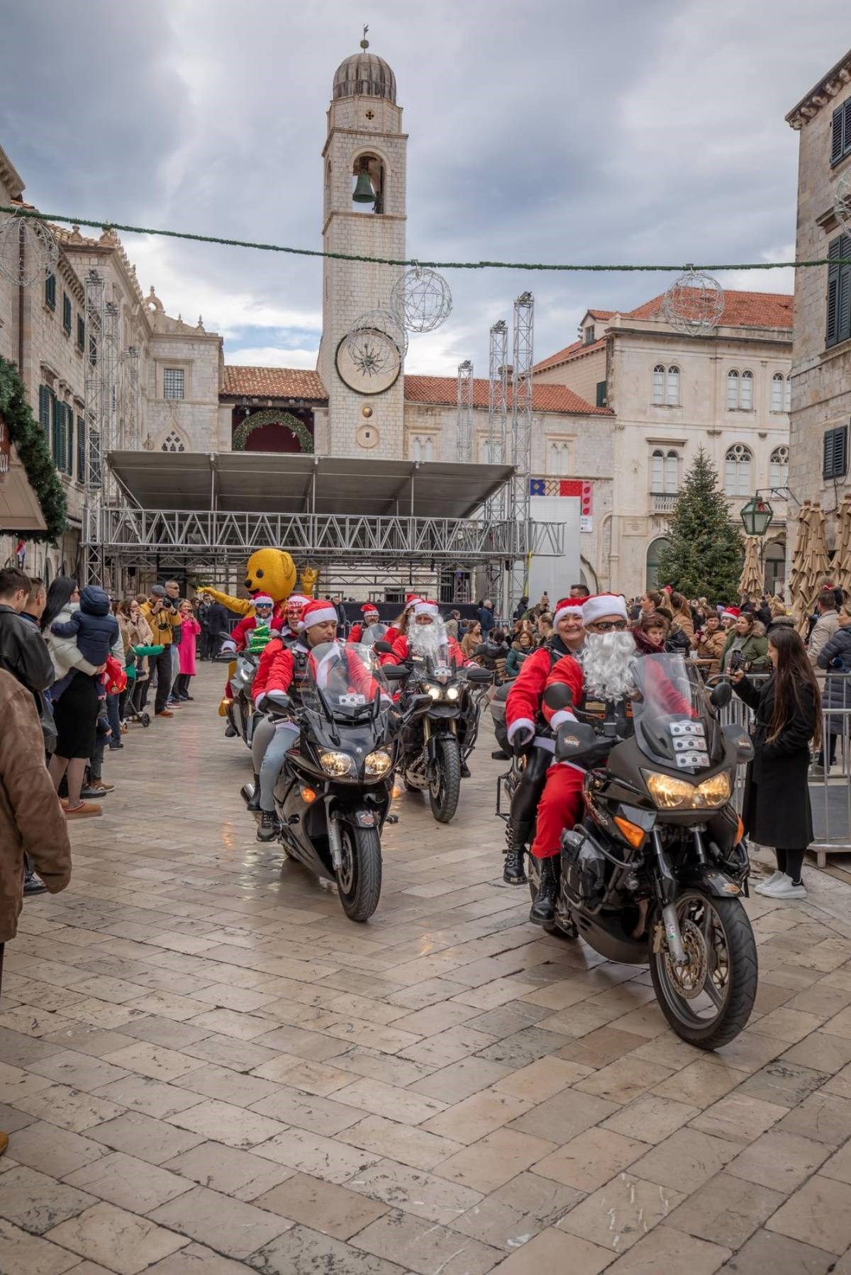 Tradicionalno okupljanje Moto Mrazova na Stradunu oduševilo najmlađe