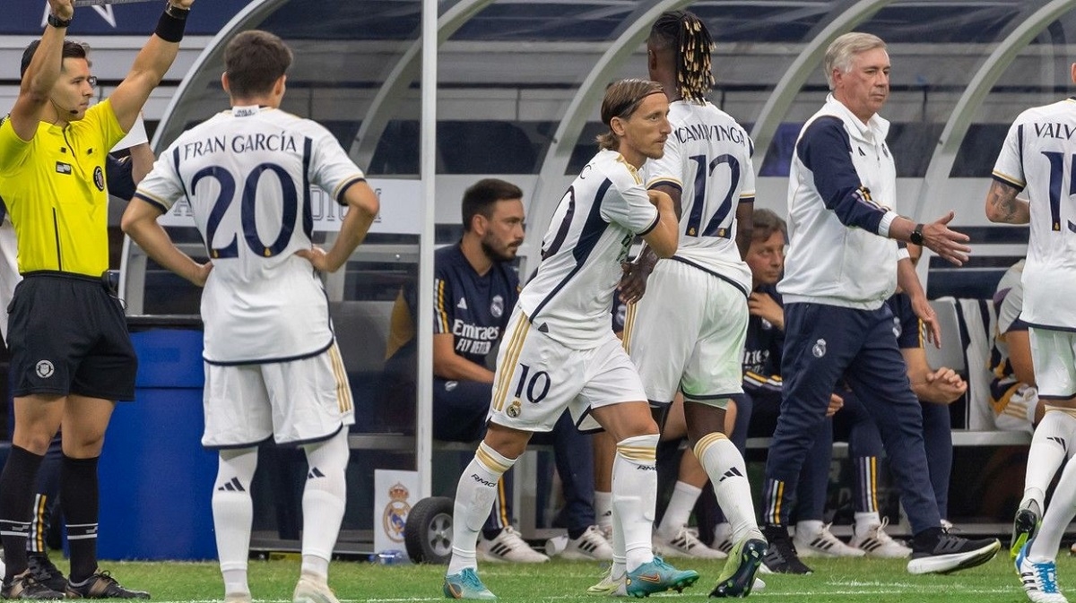 "Modrić je ogorčen što je tek peti veznjak Reala, ali ima plan. Opet će biti glavni"