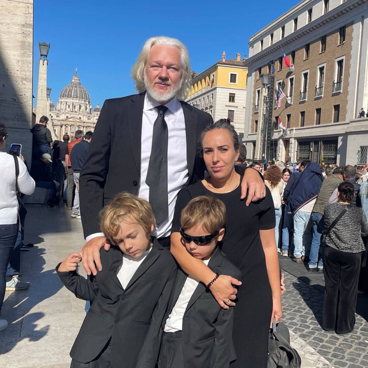 I Julian Assange na sprovodu pape Franje