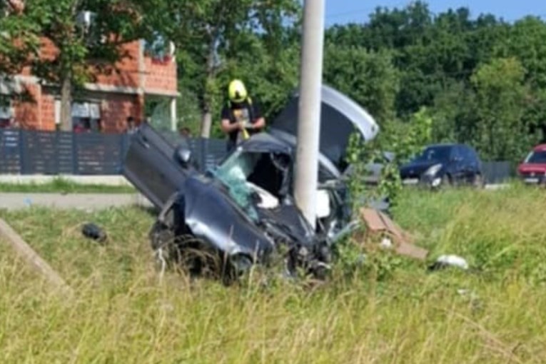 Teška prometna kod Rakovca. Jurio preko 150 km/h i zabio se u traktor