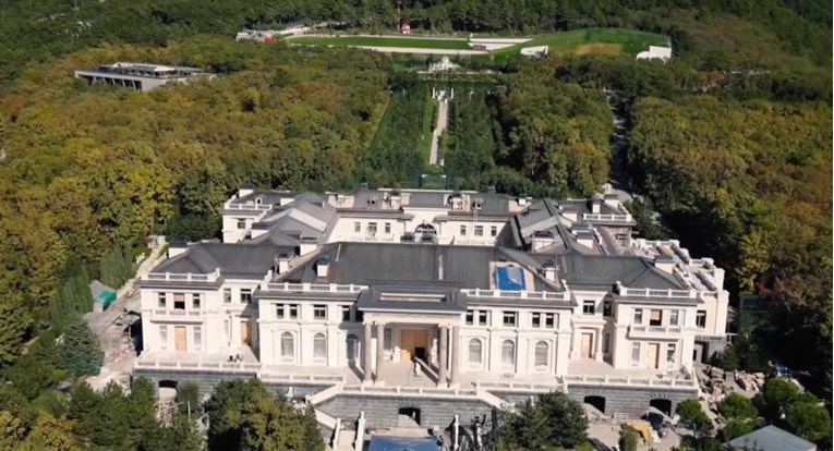 Putin: Nisam vlasnik luksuzne palače, ništa od onog iz Navalnijevog filma nije moje