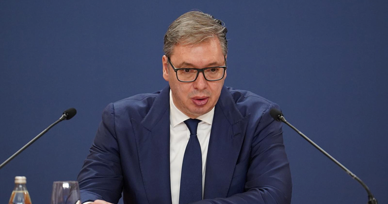 Vučić svojim ministrima: Izgledate kao da ste 14 grmljavina preživjeli. Razbudite se