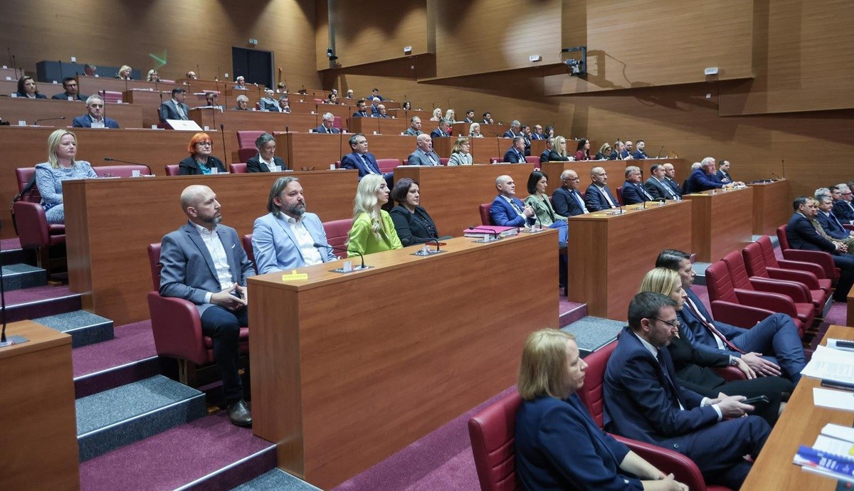 Sabor donio proračun. "Što smo obranili u ratu, to ćemo izgubiti u gruntovnici"