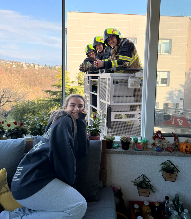 Zagrebački vatrogasci oduševili objavom: "Netko u svom stanu, netko u košari"