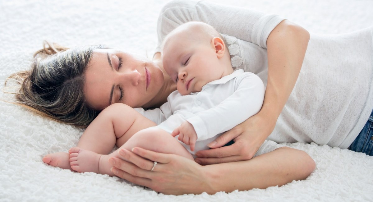 Novorođeni dječak umro nakon što je mama zaspala s njim u krevetu