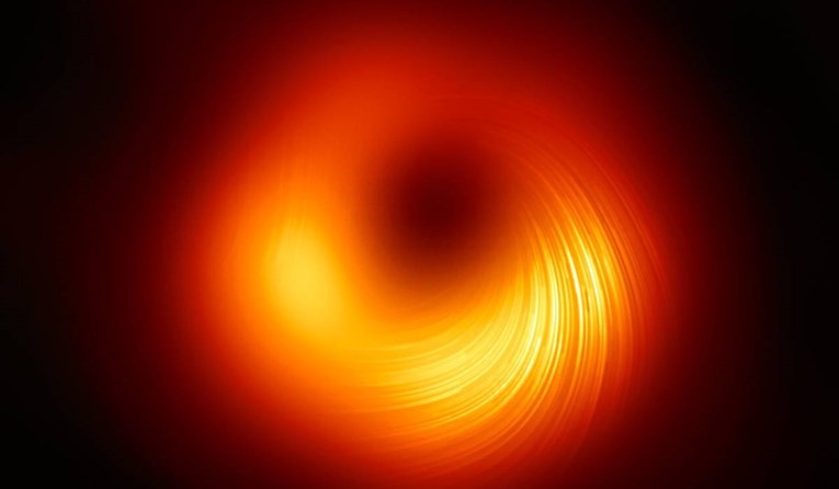Fascinantna snimka prvi put otkrila kako crna rupa guta materiju