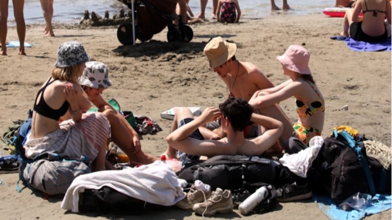 Mokrenje u moru, stajanje i sapun: Ovo su najbizarnijie zabrane na plažama