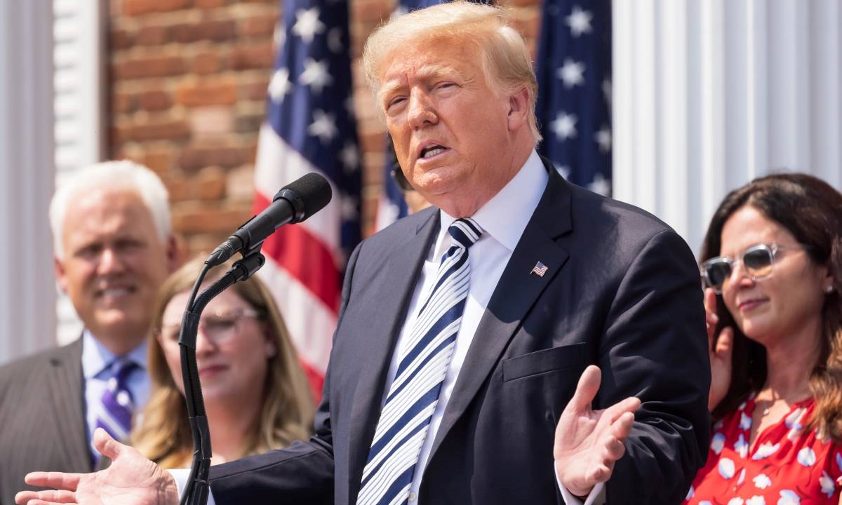 Trump je odlazeći iz Bijele kuće ponio sa sobom pisma Kim Jong-una