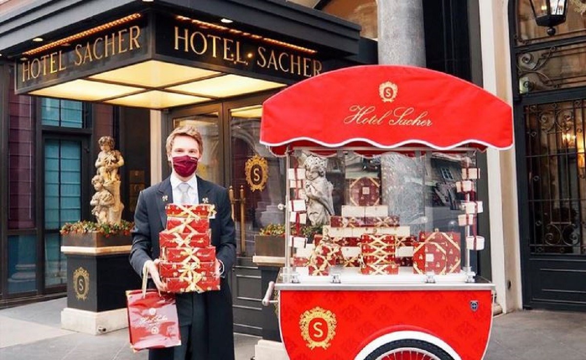 Slavni bečki hotel ima samo 5 gostiju, okrenuli se drive-in prodaji kolača