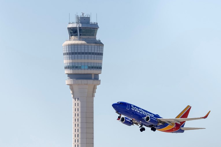 SAD od petka smanjuje zračni promet za 10 posto?