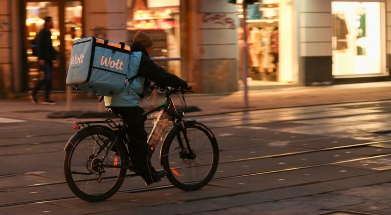 U Zagrebu u par sati opljačkao dva strana dostavljača. Jednog je i prebio