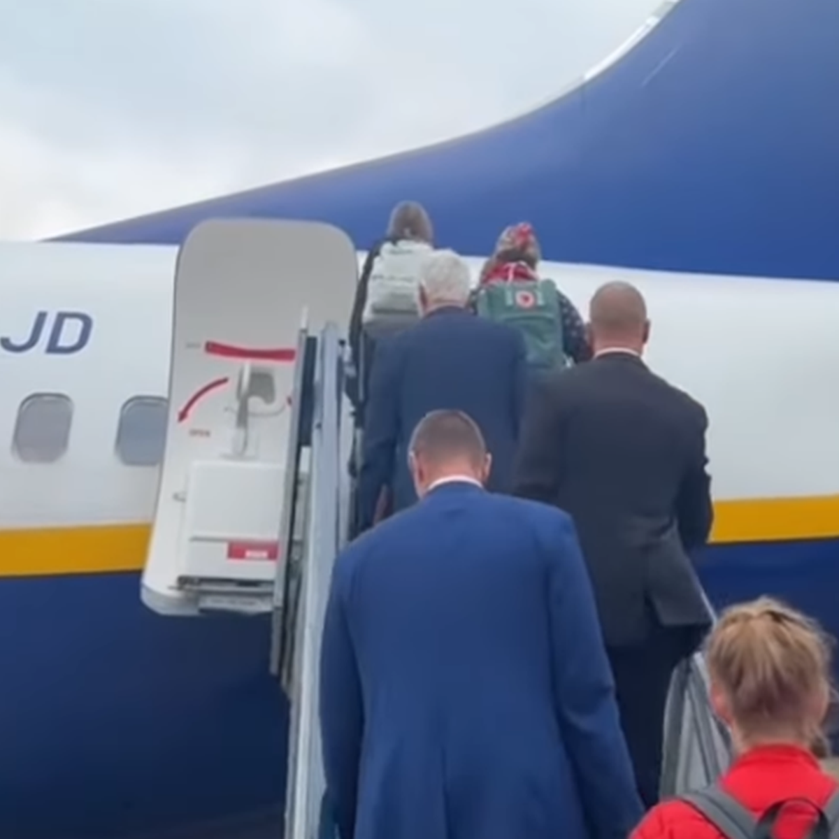 Češki predsjednik letio Ryanairom, video postao viralan