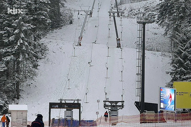Teška nesreća na Bjelašnici: Sajla ski-lifta pala na dječaka