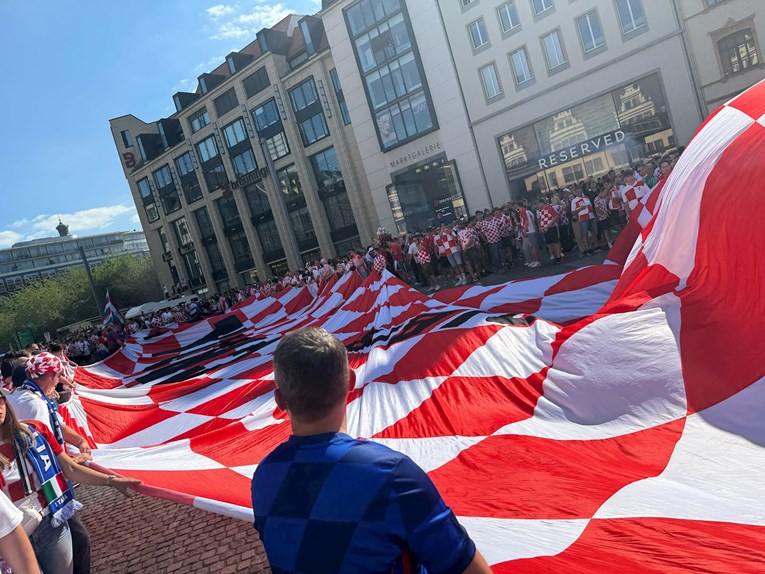 VIDEO U Leipzigu razvučena najveća hrvatska zastava