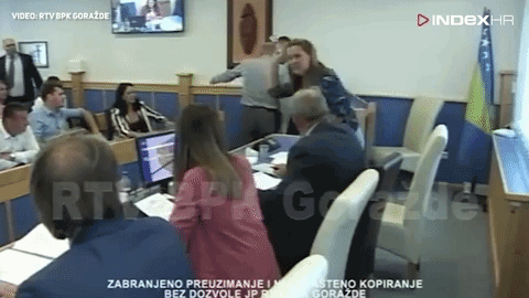 VIDEO Incident u BiH: Zastupnica bocom pogodila predsjednicu Skupštine