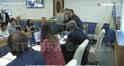 VIDEO Incident u BiH: Zastupnica bocom pogodila predsjednicu Skupštine