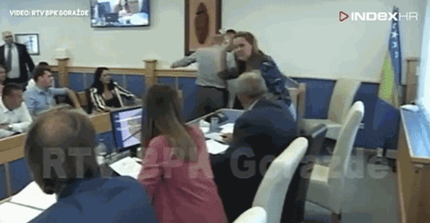 VIDEO Incident u BiH: Zastupnica bocom pogodila predsjednicu Skupštine