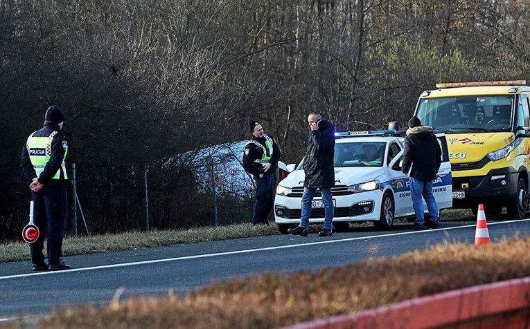 Na A3 auto naletio na policiju u zaustavnoj, tri policajca hitno prevezena u bolnice