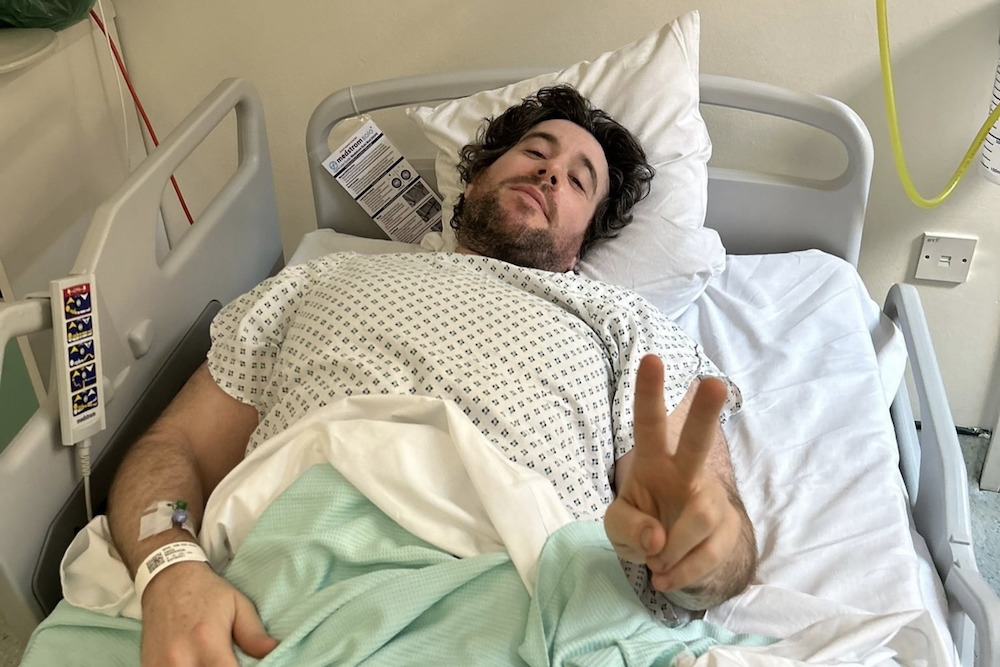 Poznati bubnjar netom prije nastupa odvezen u bolnicu, bend otkazao ostatak turneje