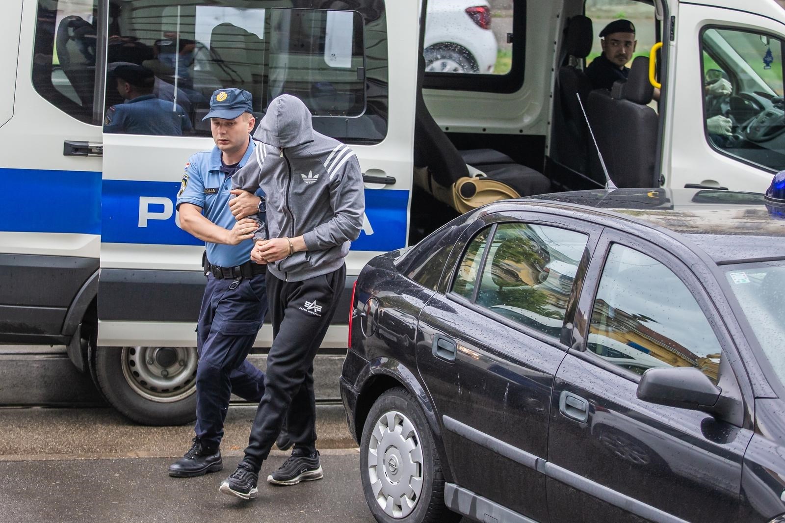 Mladić (26) poludio jer mu je tata isključio internet: "Kad deda umre, sve pe v zrak"