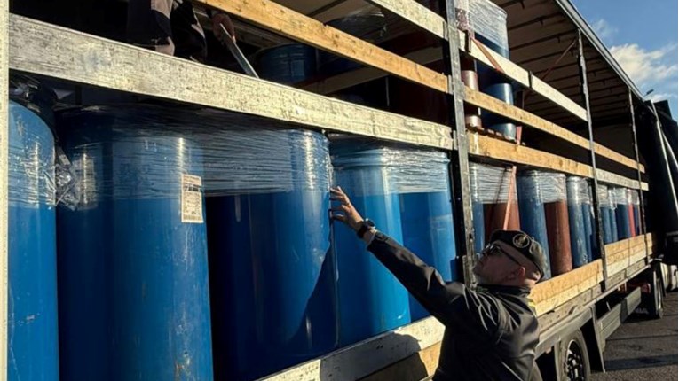 U Italiji zaplijenjene 42 tone lažnog koncentrata rajčice