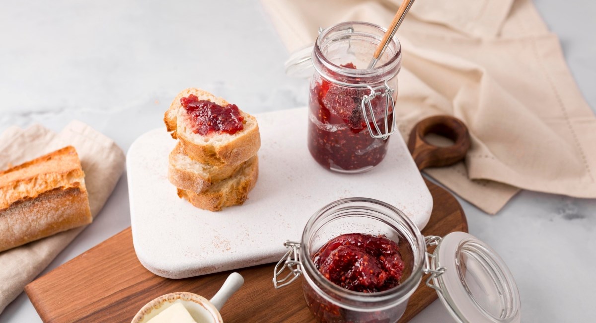 Ne bacajte staklenke: Znamo genijalne trikove za ostatke namaza u staklenkama