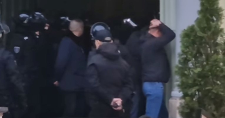VIDEO Velika tučnjava navijača u Srbiji. Objavljene snimke uhićenja