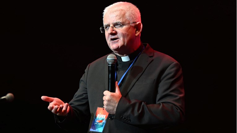 Nadbiskup Uzinić o incidentu u Rijeci: Budi li se Rijeka oblačenjem u crno?