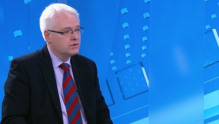 Josipović: Svakog normalnog trebalo bi biti sram onoga što radi predsjednica