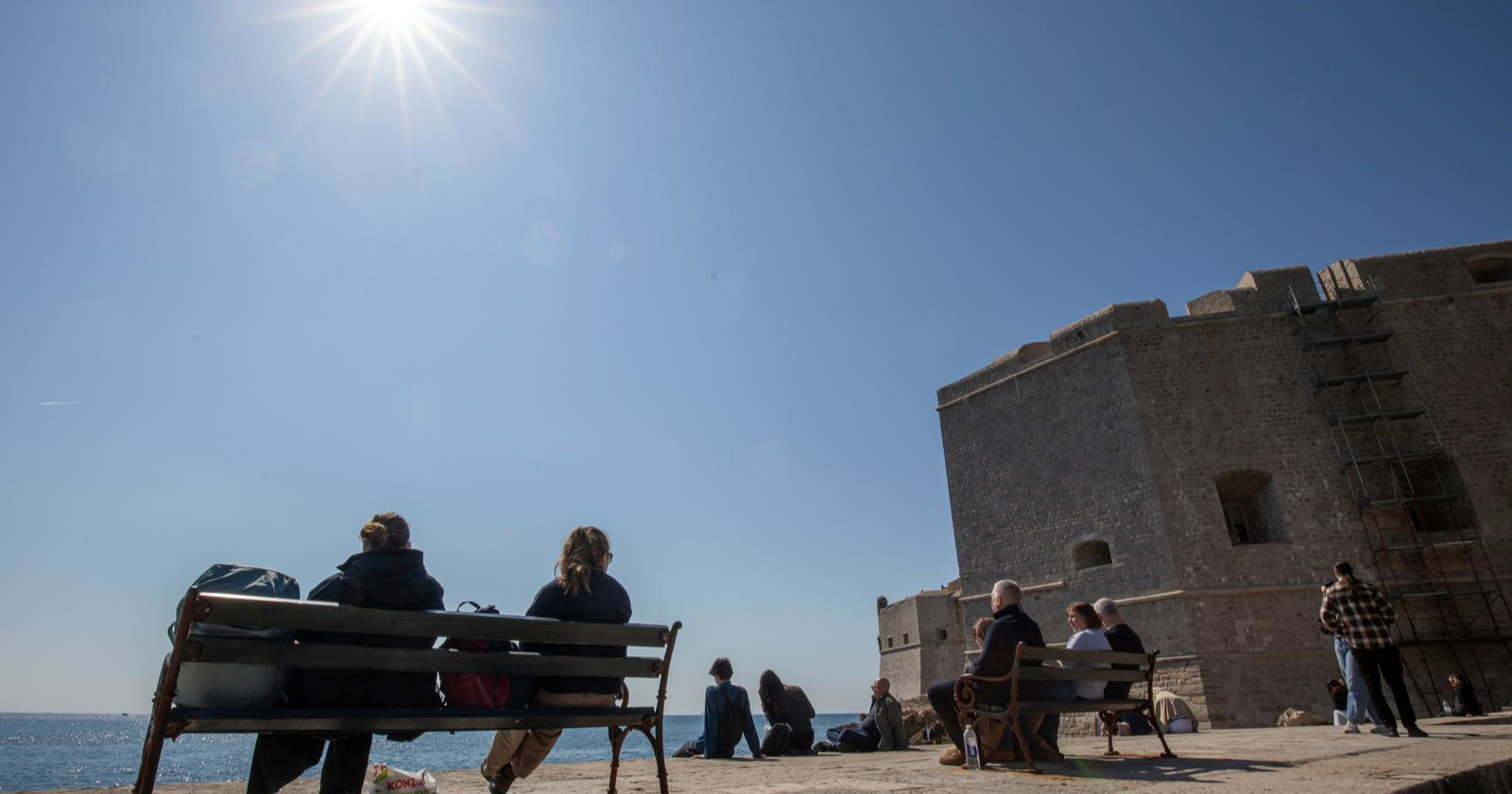 Danas pretežno sunčano, ali udari bure mjestimice i dalje su olujni