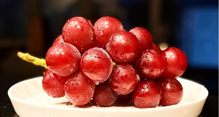 Ovo je najskuplja sorta grožđa na svijetu, jedna bobica može stajati i do 400 eura