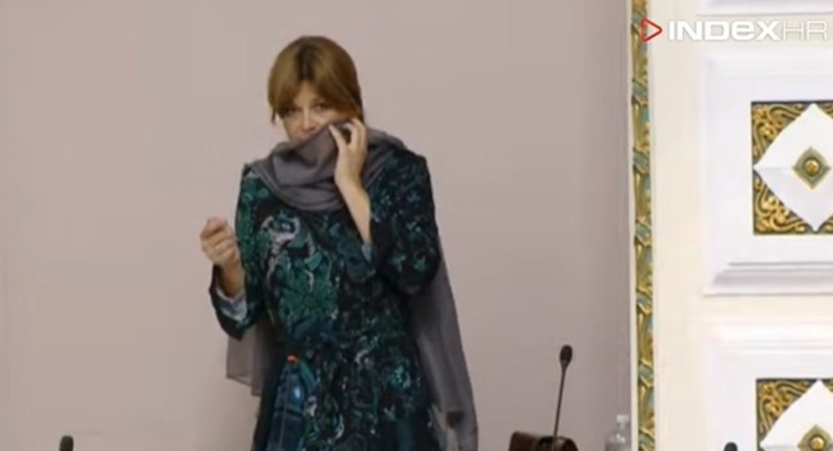 VIDEO Karolina Vidović Krišto u saboru ni danas ne nosi masku