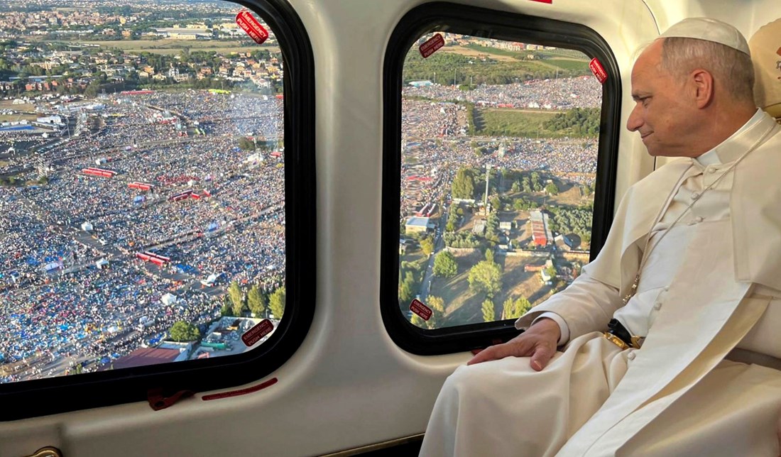 FOTO Papa stigao helikopterom pred oduševljene vjernike u Rimu