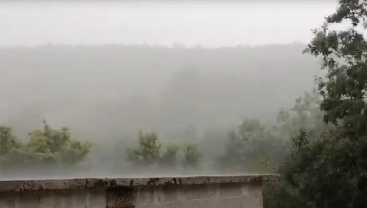 VIDEO Jako grmljavinsko nevrijeme u Zagori, kod Imotskog palo 30 litara kiše po m2