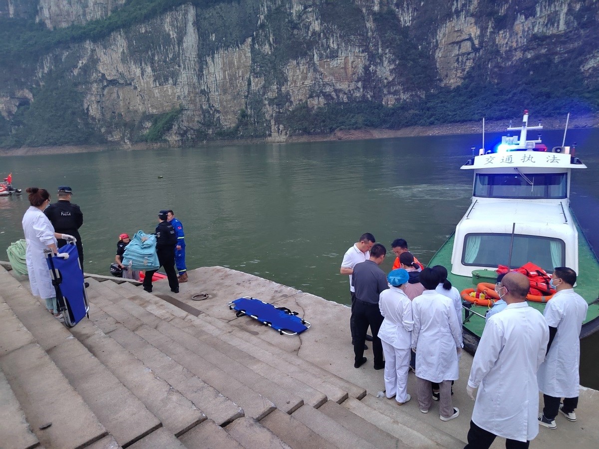 Jaki vjetrovi prevrnuli četiri broda u Kini. 84 turista palo u rijeku, deset poginulo