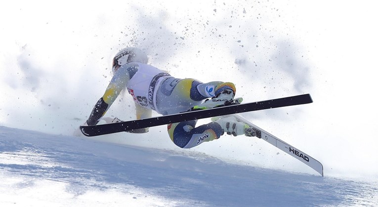 Dva strahovita pada skijašica na superveleslalomu u Val di Fassi