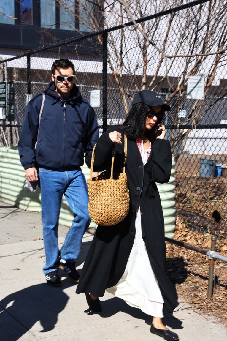 Pletena torba Zoë Kravitz postala je hit i rasprodala se