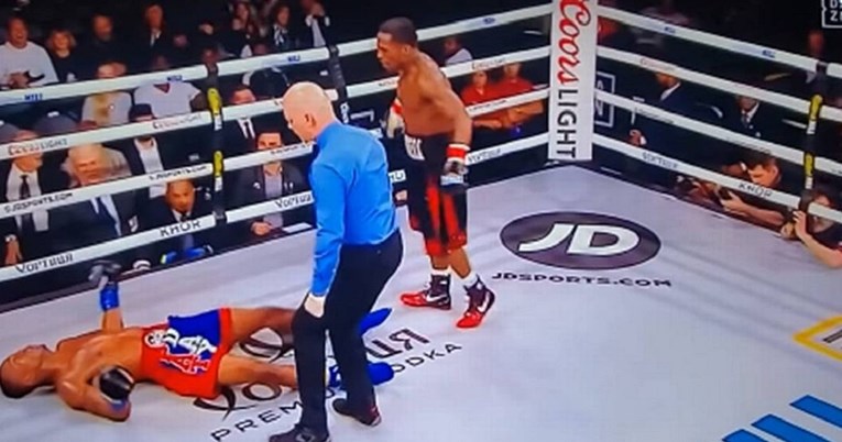 VIDEO Američki boksač nakon nokauta završio u bolnici, bore mu se za život