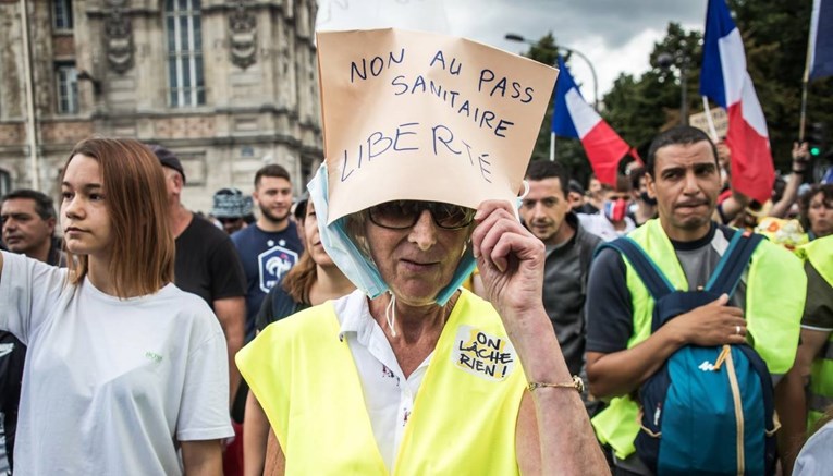 Francuski predsjednik o prosvjedima antivaksera: Oni su izgubili razum