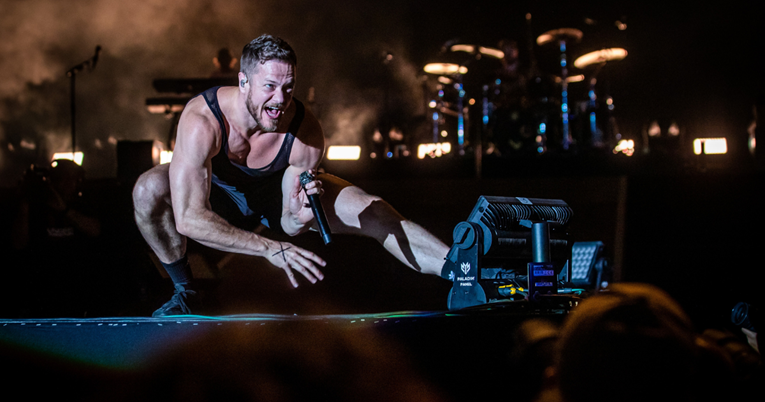 Imagine Dragons nastupaju u pulskoj areni u kolovozu 2023.