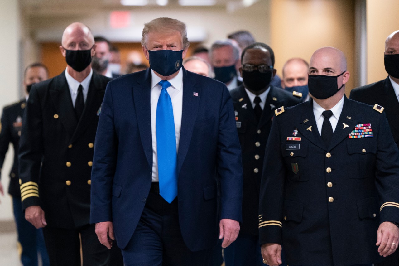 Trump se prvi put pojavio s maskom za lice