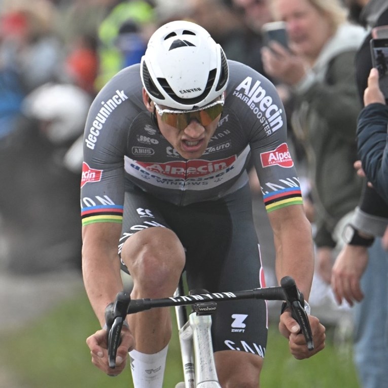 Gledatelj pogodio biciklista bocom u glavu i uhićen je. "Ovo nije normalno"