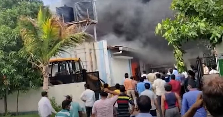 Požar u tvornici u Indiji: Radnici ostali zarobljeni, poginulo najmanje 18 ljudi