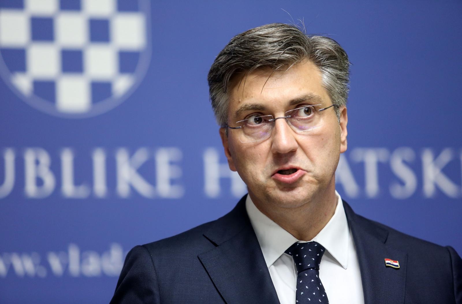 Plenković sindikatima: Ne trebaju pjevati pred vladom, naša ponuda je na stolu